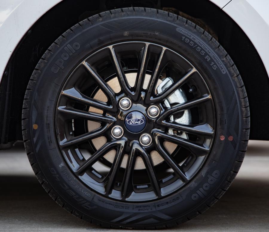 Колеса Ford Figo Blu 2019 года  (фото 40 из 40)